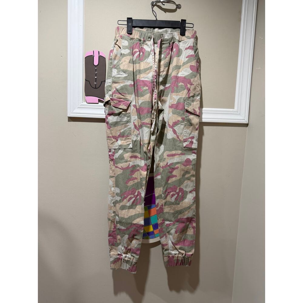 Almost Famous size medium cargo pants